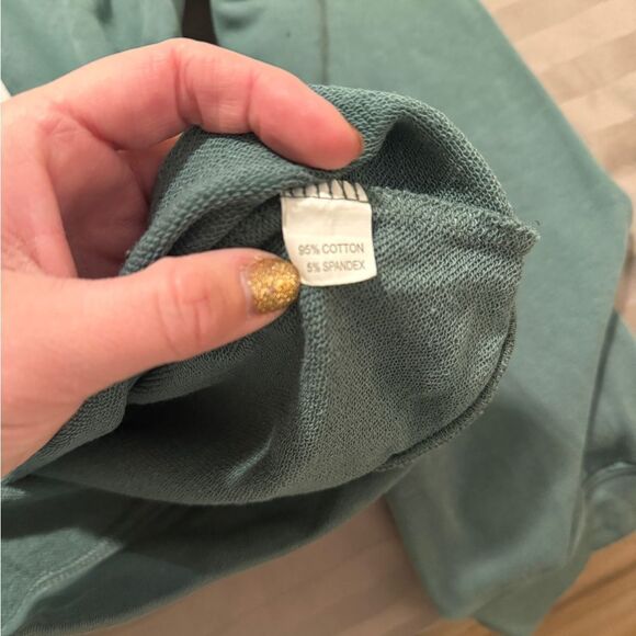 Holidays funny “real thick and sprucey” crew neck sweatshirt EUC - Picture 3 of 3